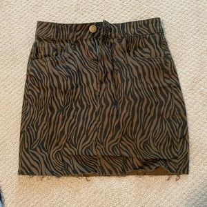 Zebra denim mini skirt ✨